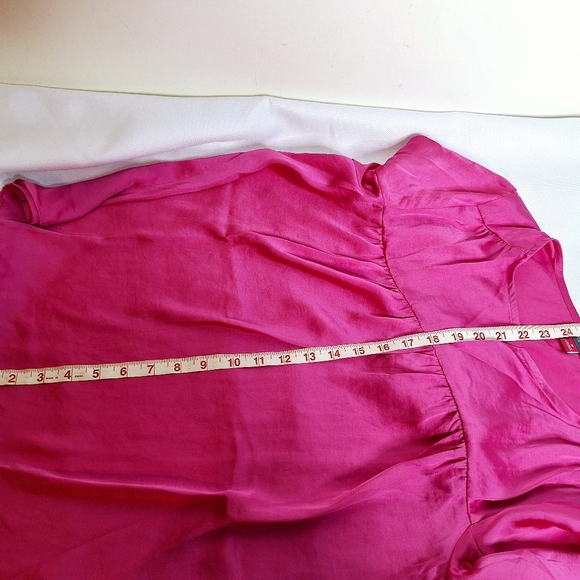 NWT Vince Camuto brand "The  Berry Shiney" V-neck pullover blouse size medium. - Picture 4 of 10